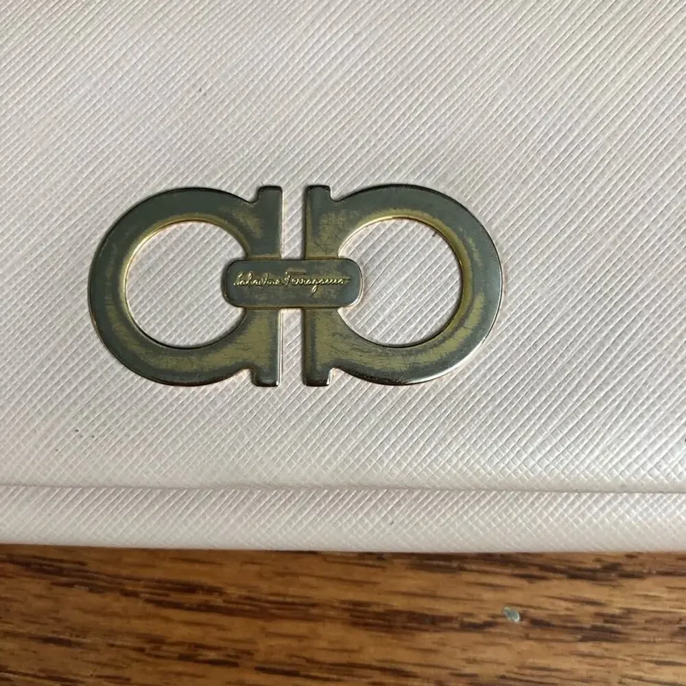 Salvatore Ferragamo size free